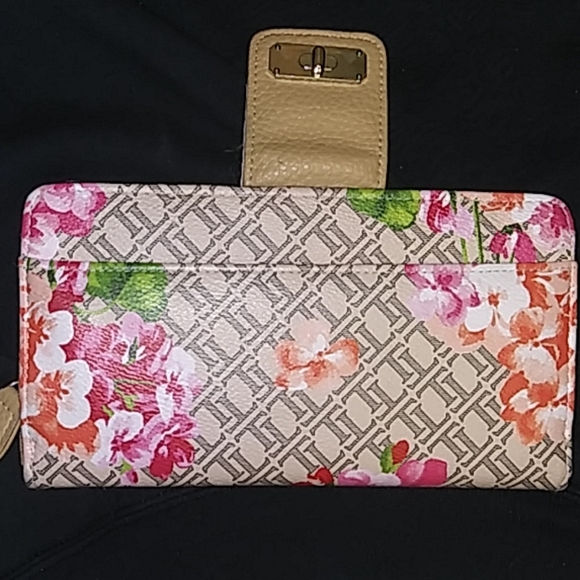 Wallet - Picture 2 of 7